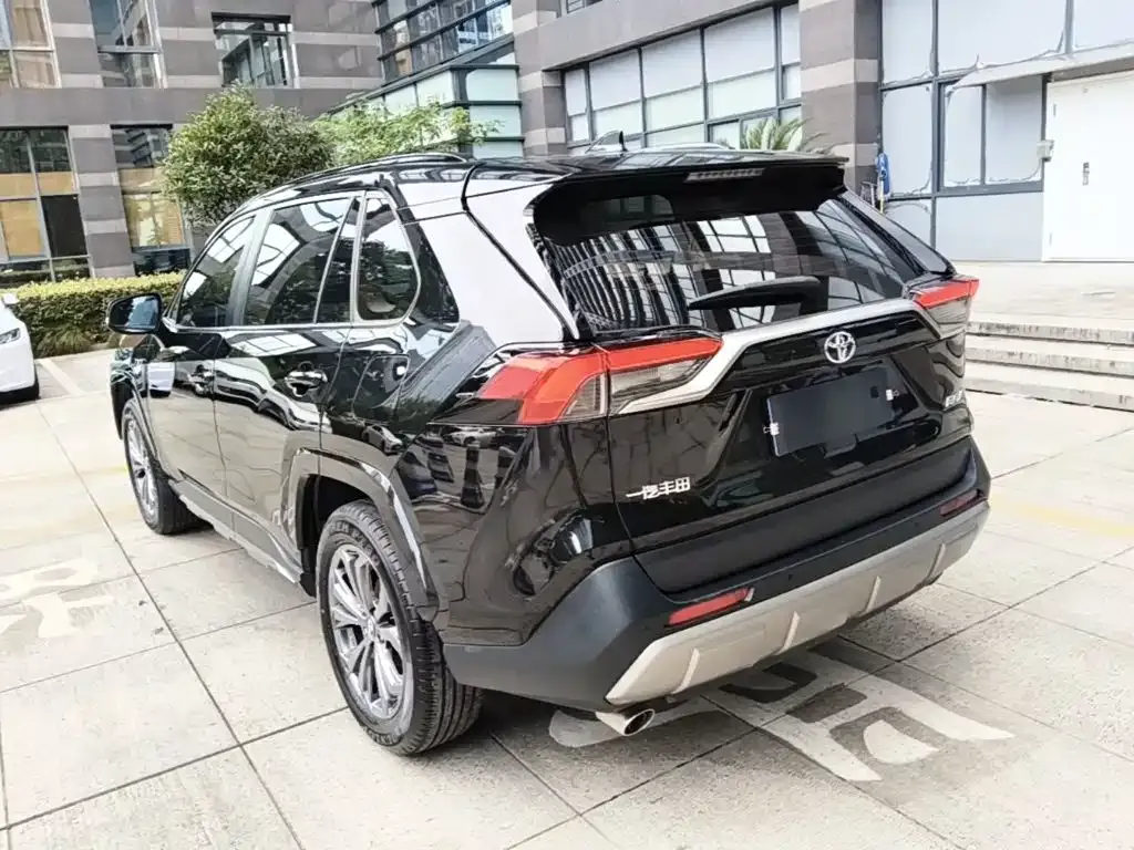 Toyota RAV4 — фото 4