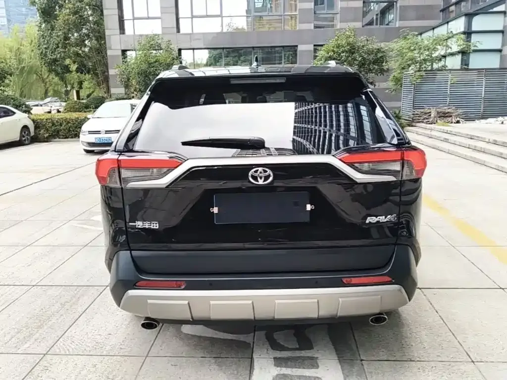 Toyota RAV4 — фото 9
