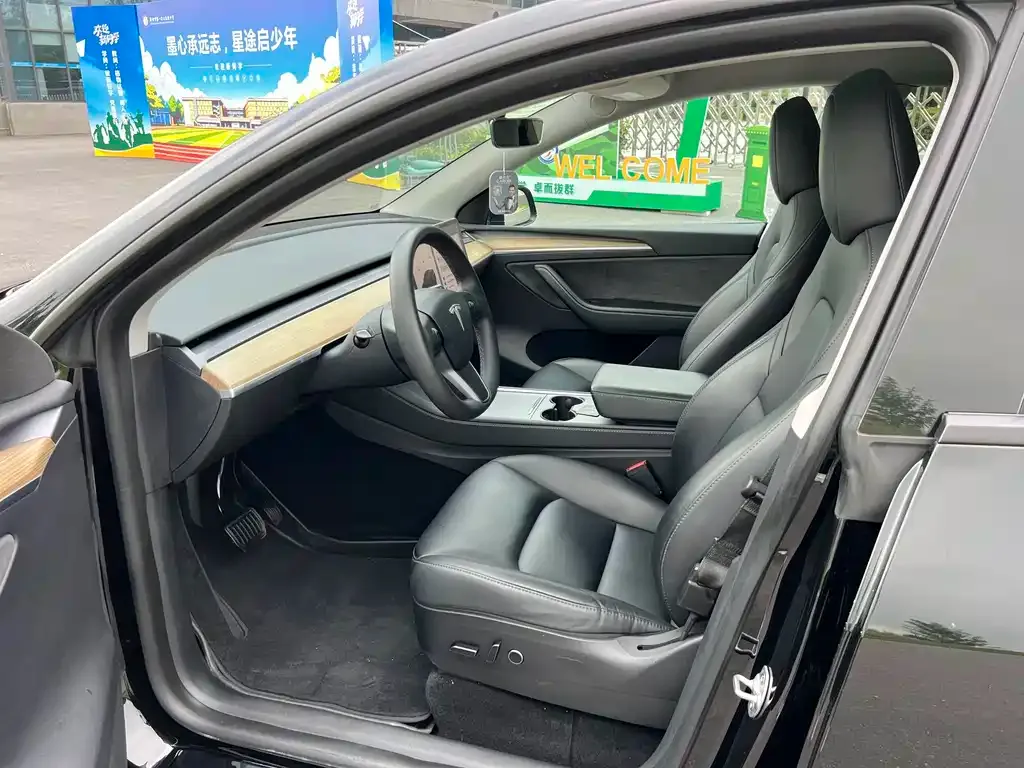 Tesla Model Y — фото 4