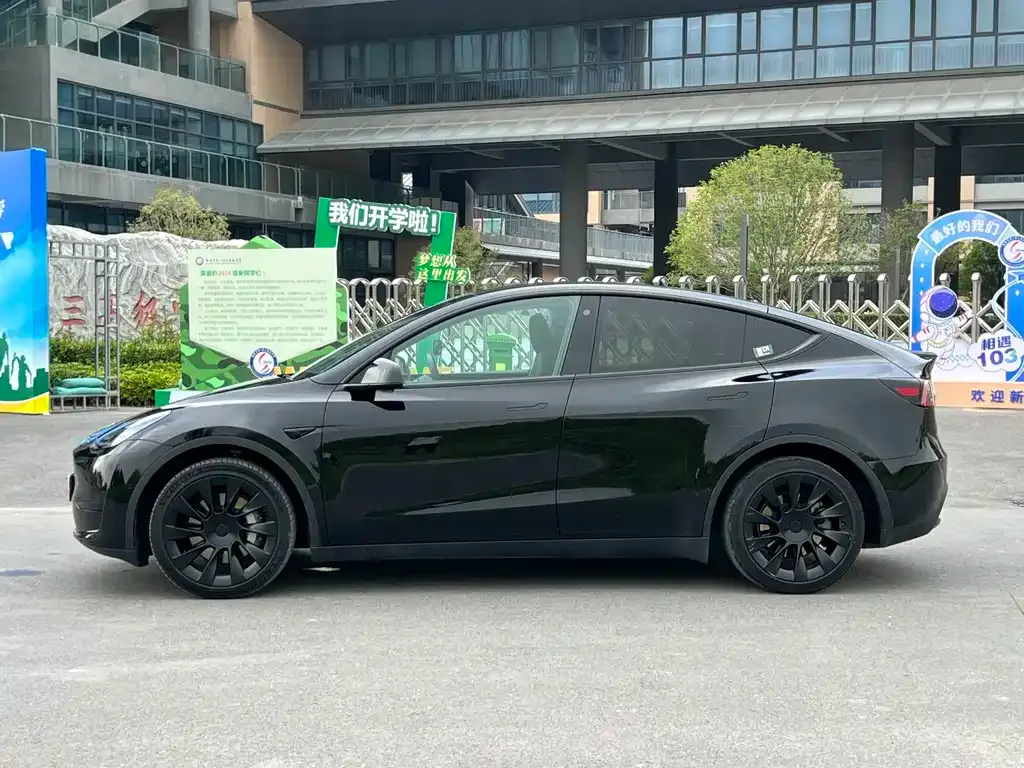 Tesla Model Y — фото 7