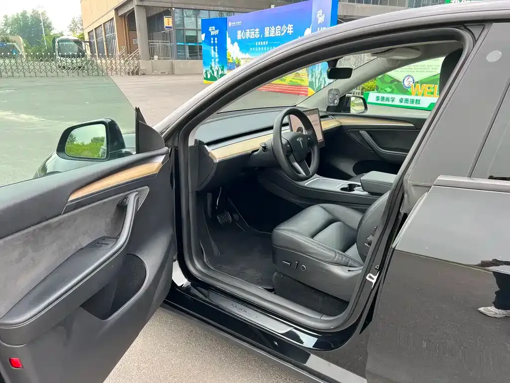 Tesla Model Y — фото 8