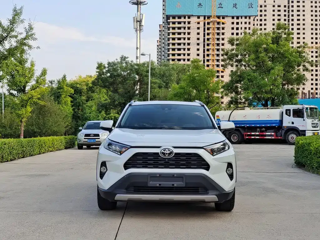 Toyota RAV4 — фото 3
