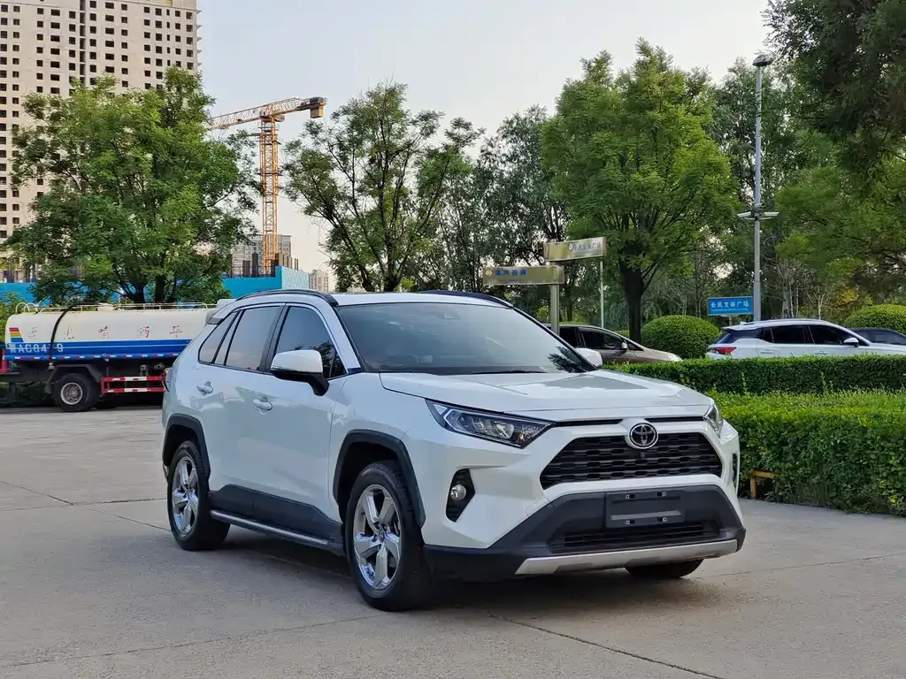 Toyota RAV4 — фото 9