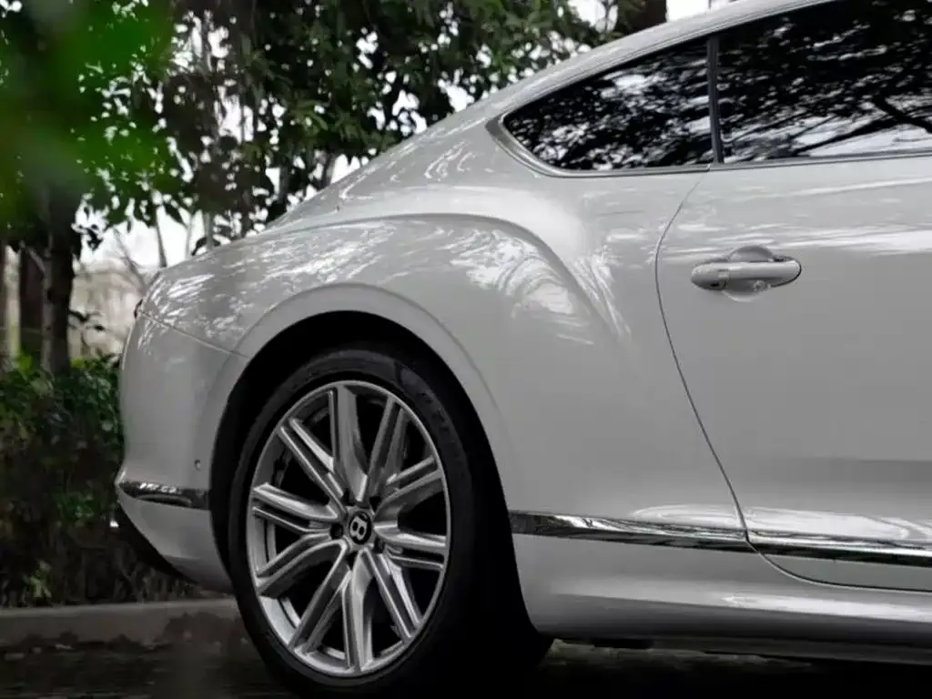 Bentley Continental PHEV — фото 8