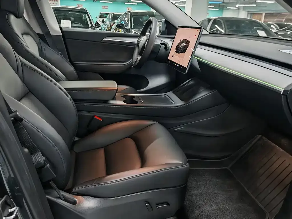 Tesla Model Y — фото 6