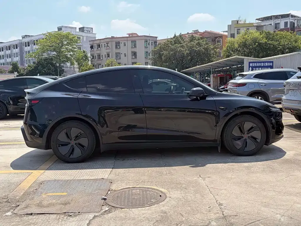 Tesla Model Y — фото 7