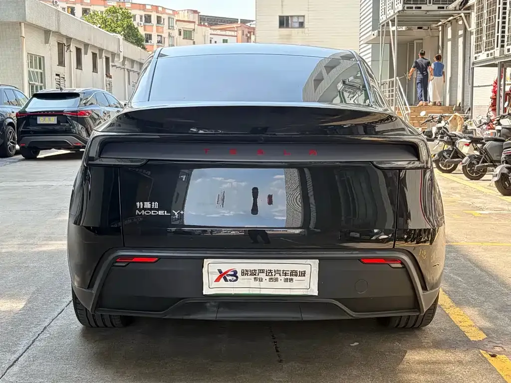 Tesla Model Y — фото 6