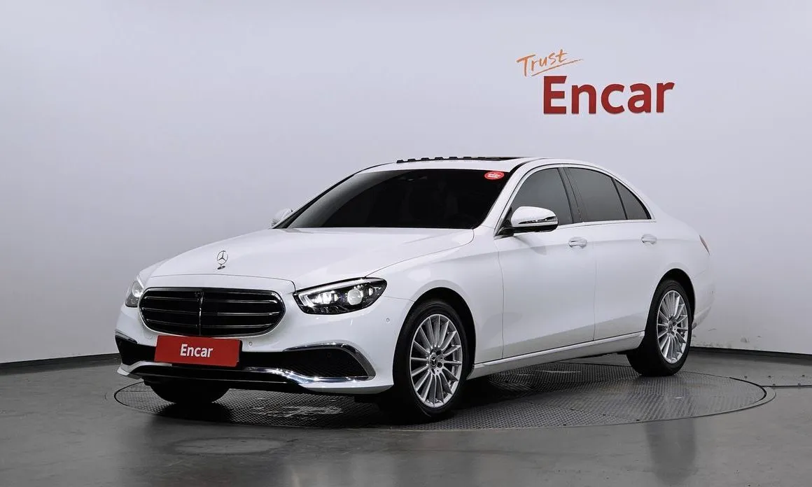 Mercedes-Benz E-Class — фото 1