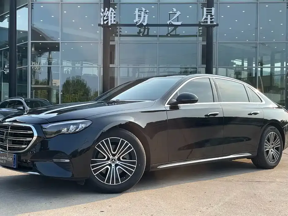 Mercedes-Benz E-Class — фото 1