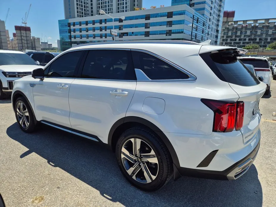Kia Sorento — фото 9