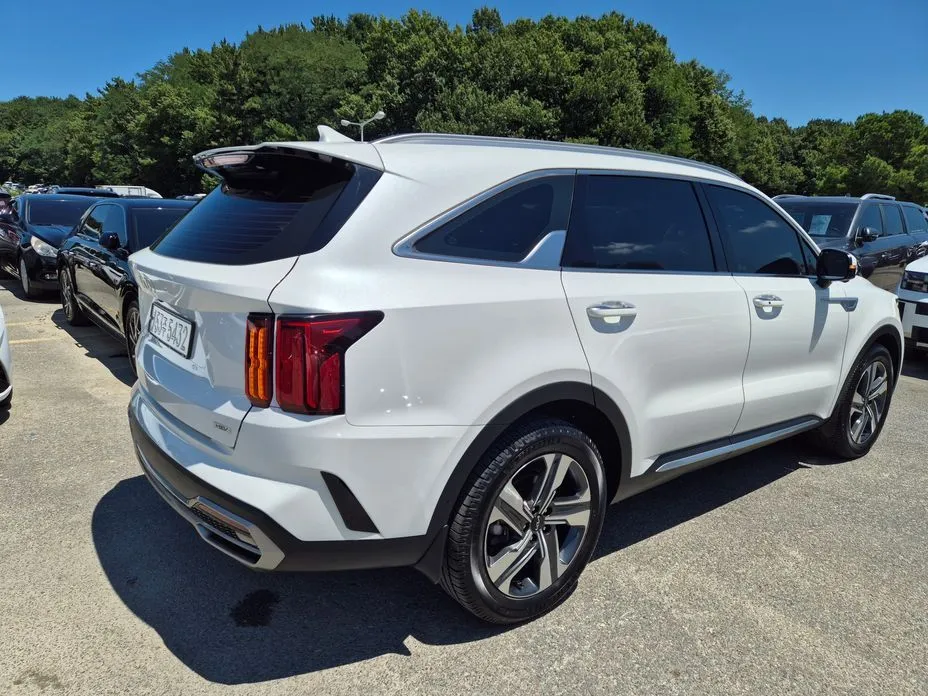 Kia Sorento — фото 8