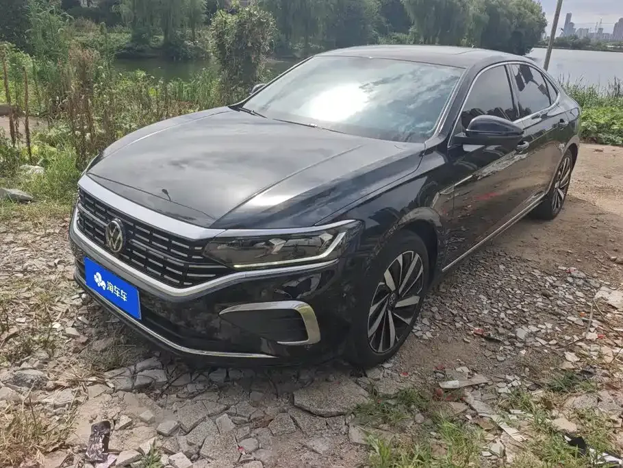 Volkswagen Passat — фото 1