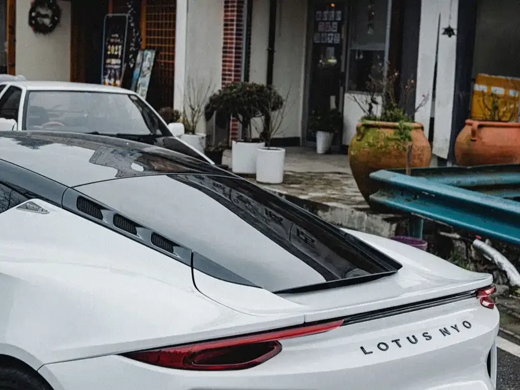 Lotus Emira — фото 2