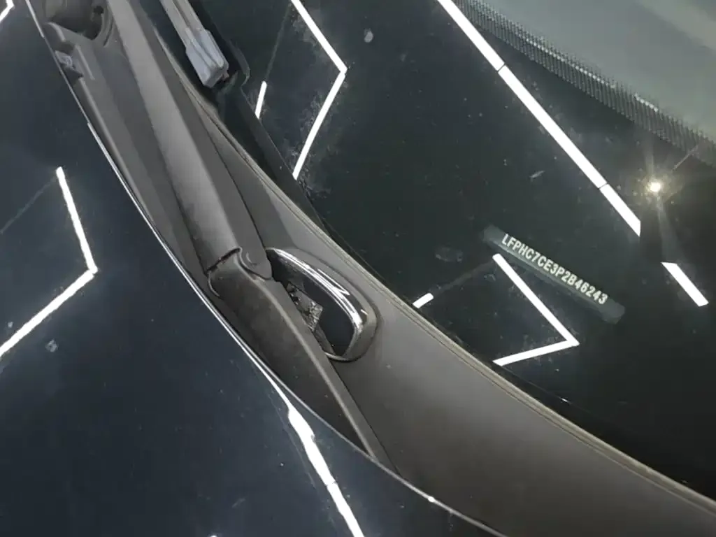 Hongqi E-QM5 — фото 9