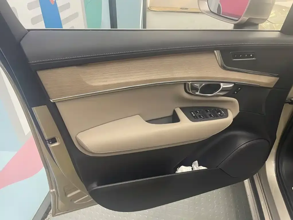 Volvo XC90 — фото 7