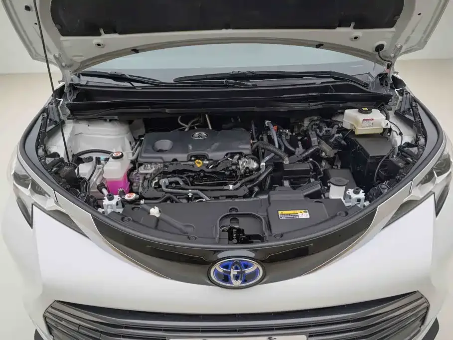Toyota Sienna — фото 8