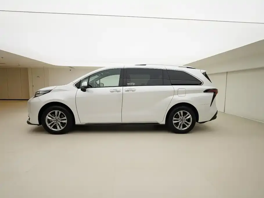 Toyota Sienna — фото 2