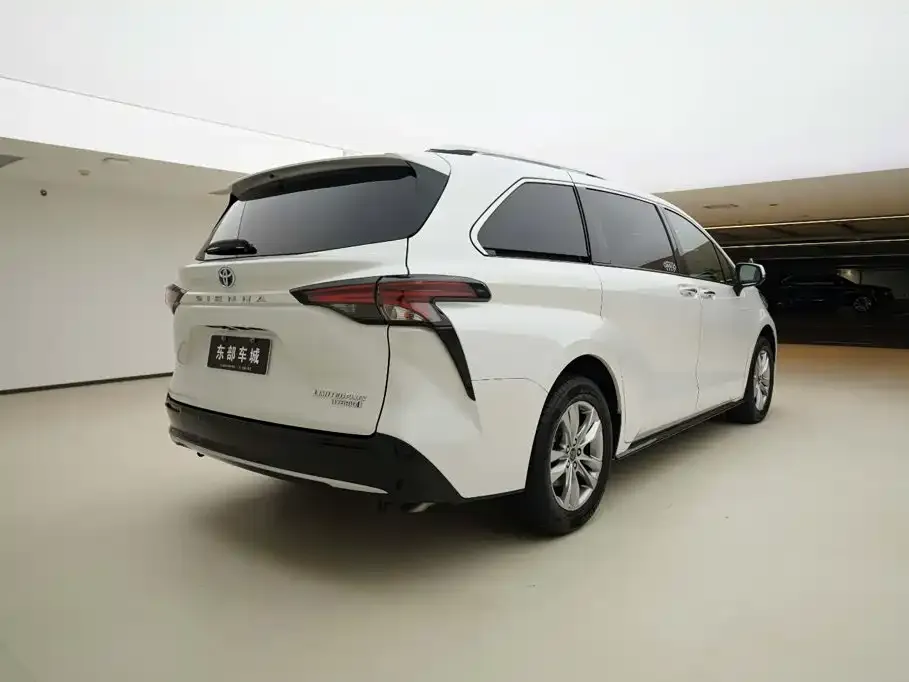 Toyota Sienna — фото 10