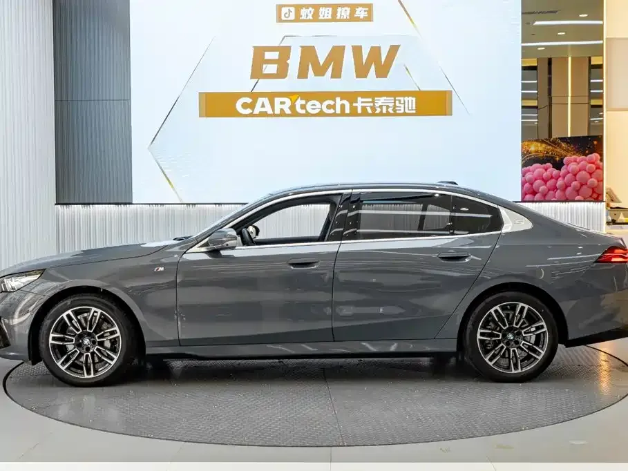 BMW 5 Series — фото 10