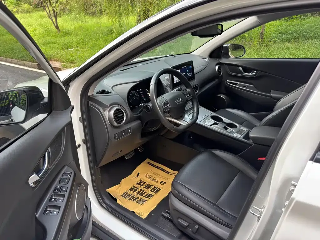 Hyundai Kona Electric — фото 2