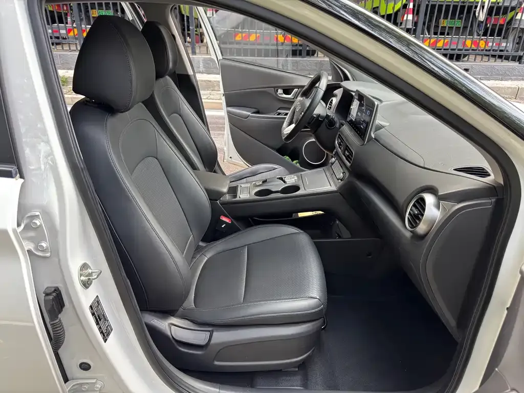Hyundai Kona Electric — фото 10