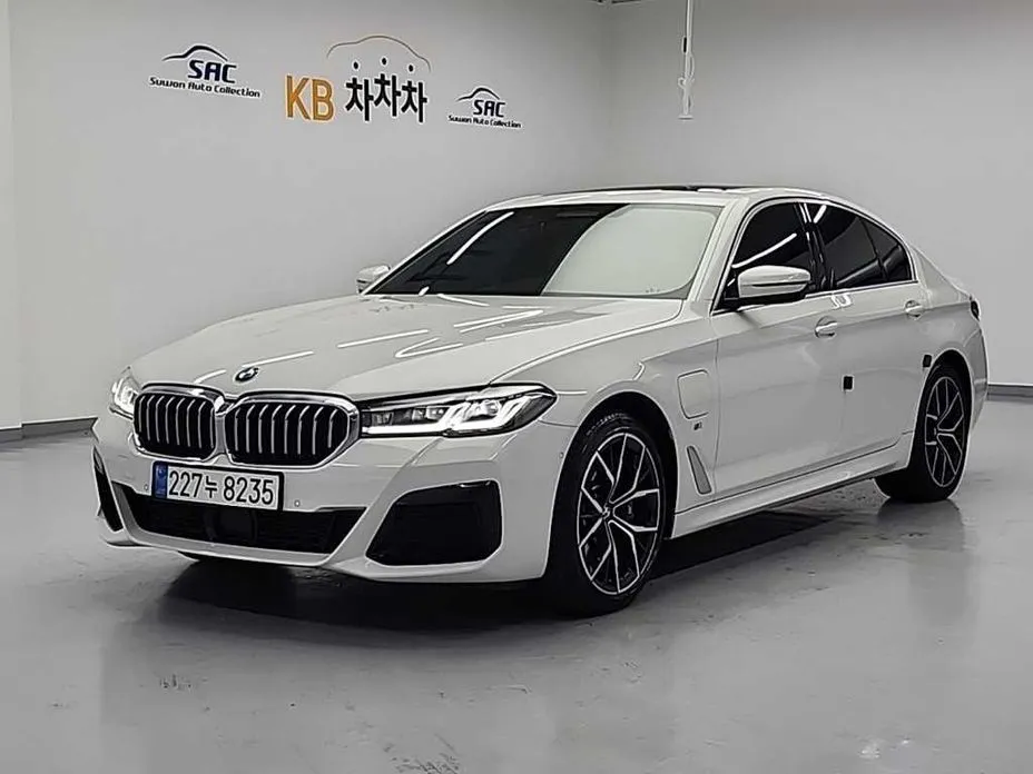 BMW 5-Series — фото 1