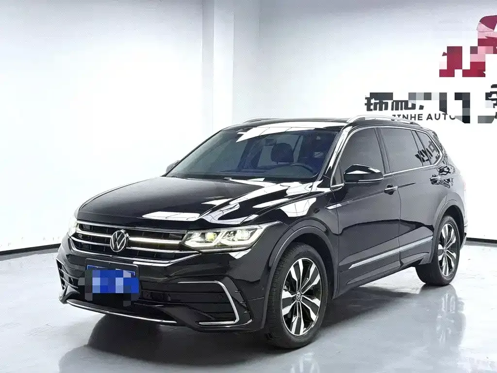 Volkswagen Tiguan L — фото 1