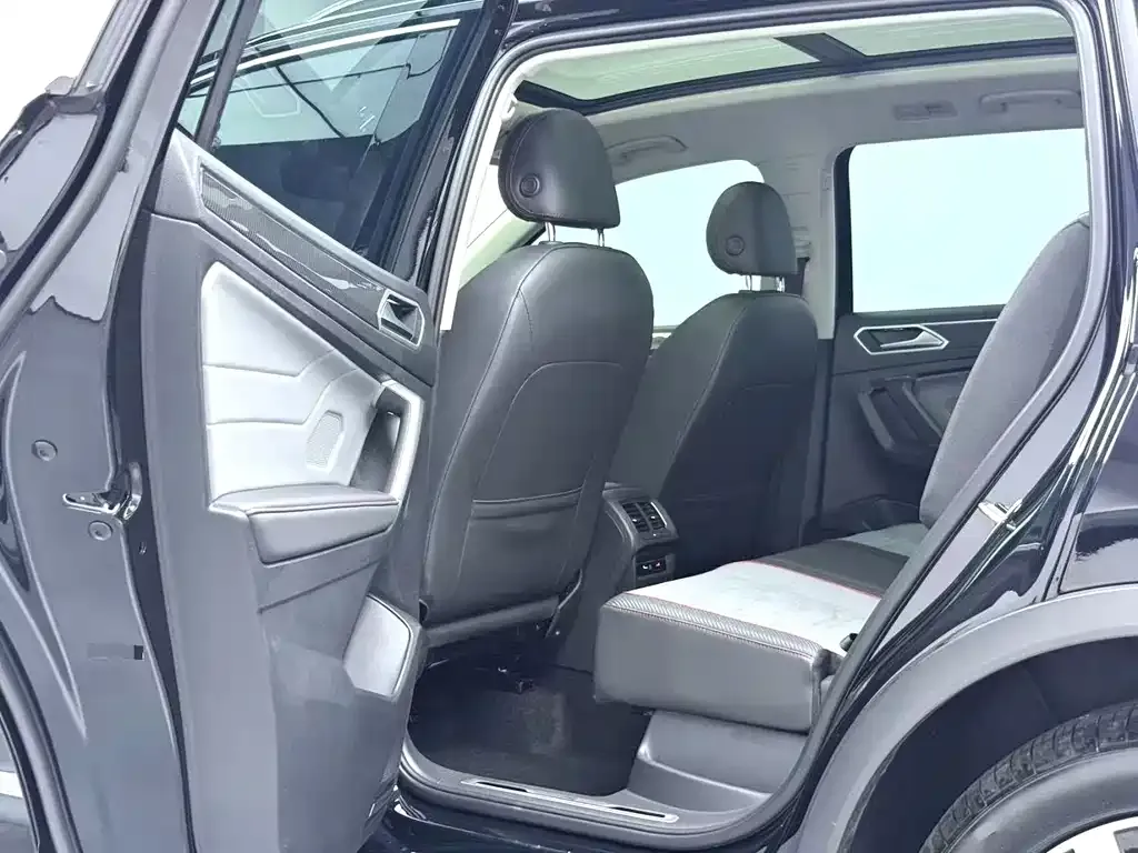 Volkswagen Tiguan L — фото 3