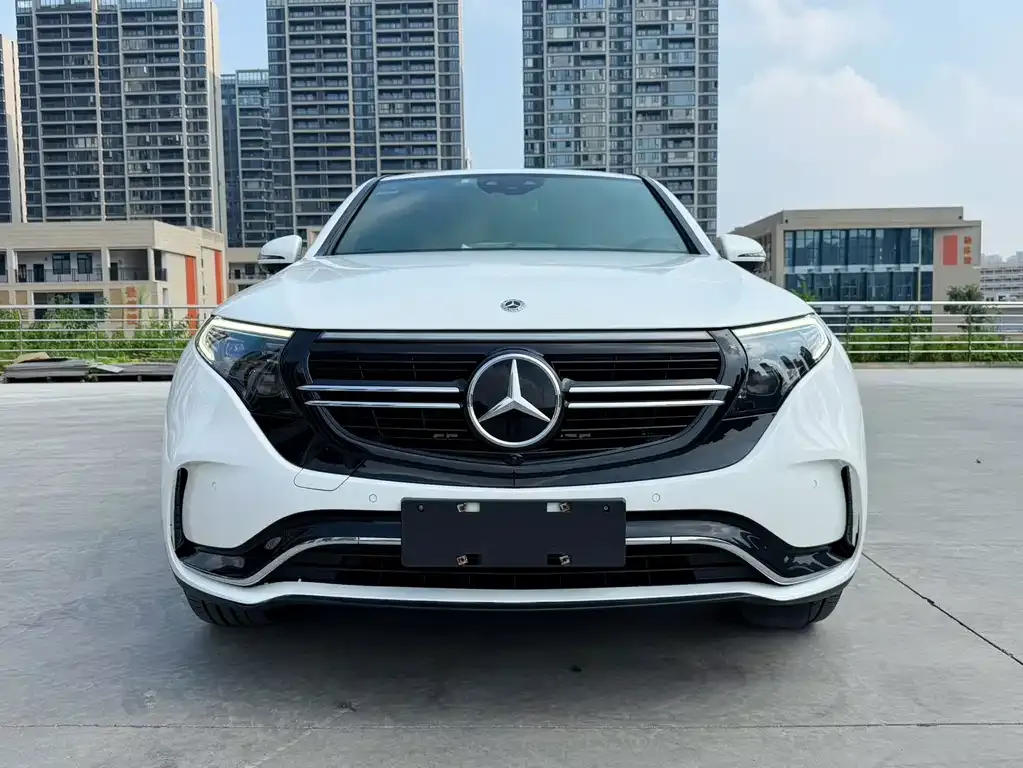 Mercedes-Benz EQC — фото 10