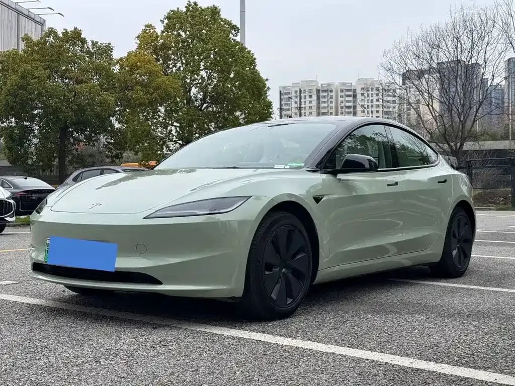Tesla Model 3 — фото 1