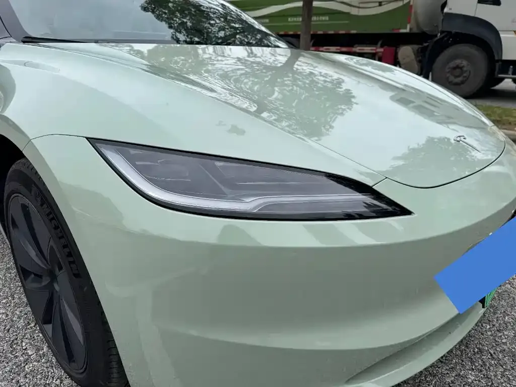 Tesla Model 3 — фото 3