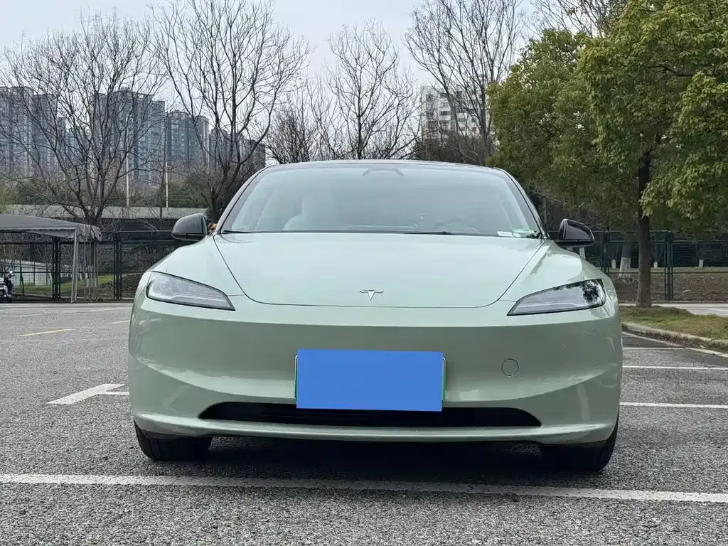 Tesla Model 3 — фото 9
