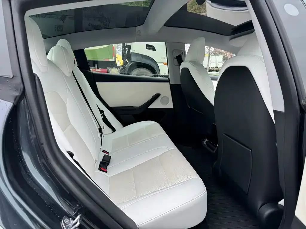Tesla Model 3 — фото 10