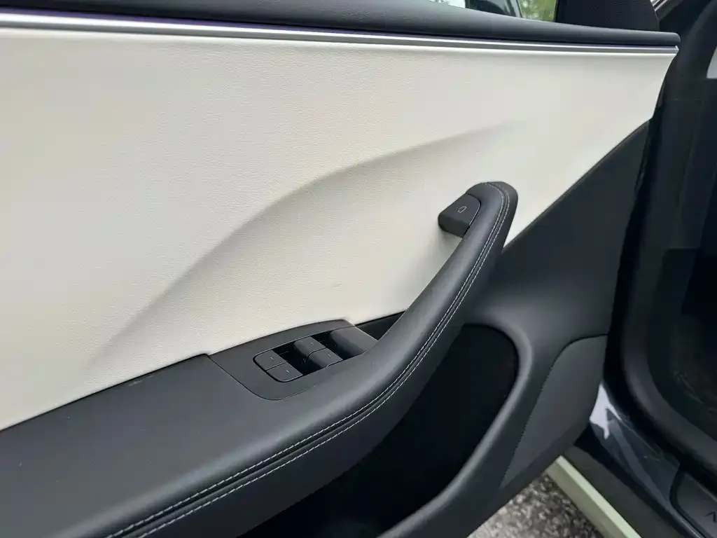 Tesla Model 3 — фото 2