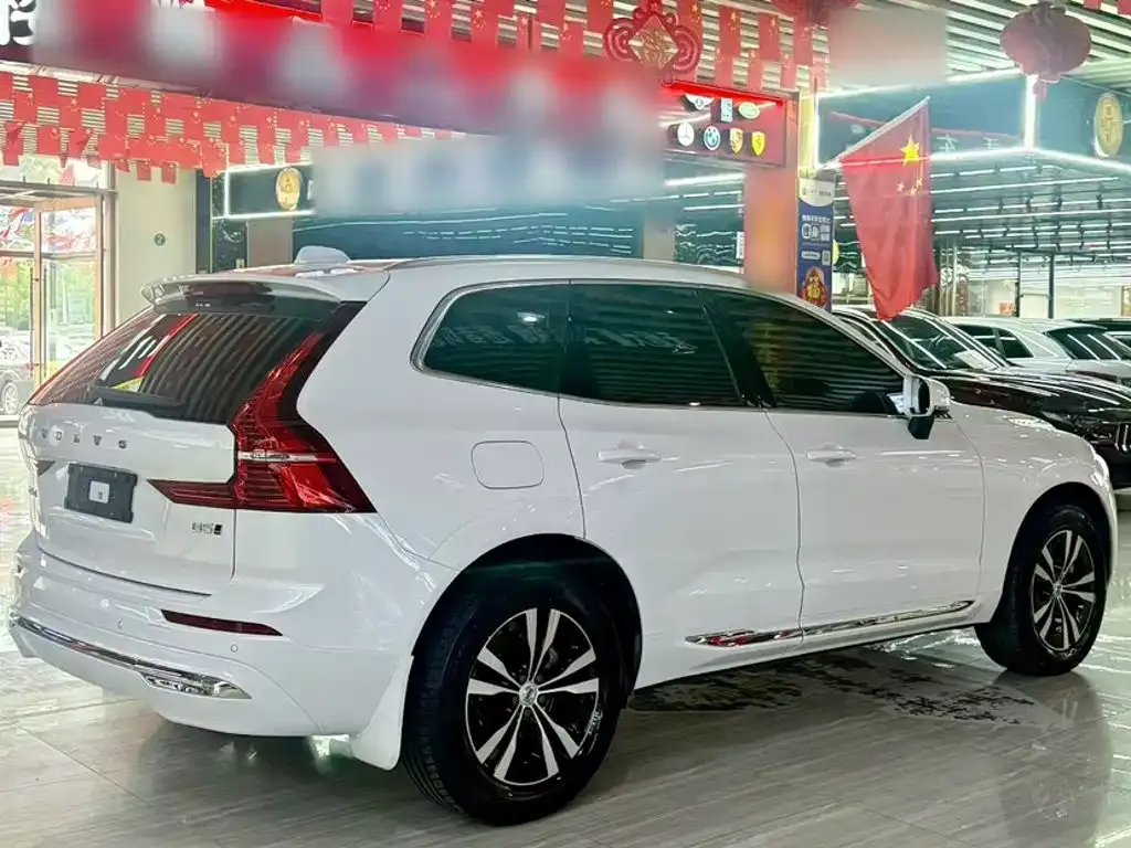 Volvo XC60 — фото 10