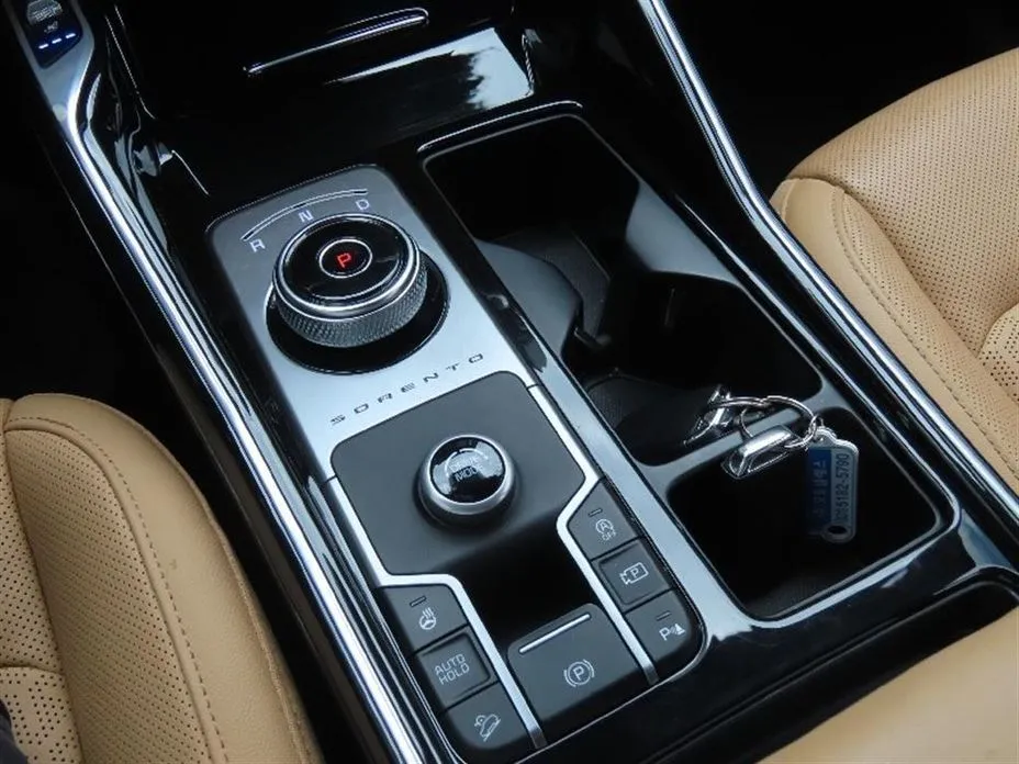 Kia Sorento — фото 9