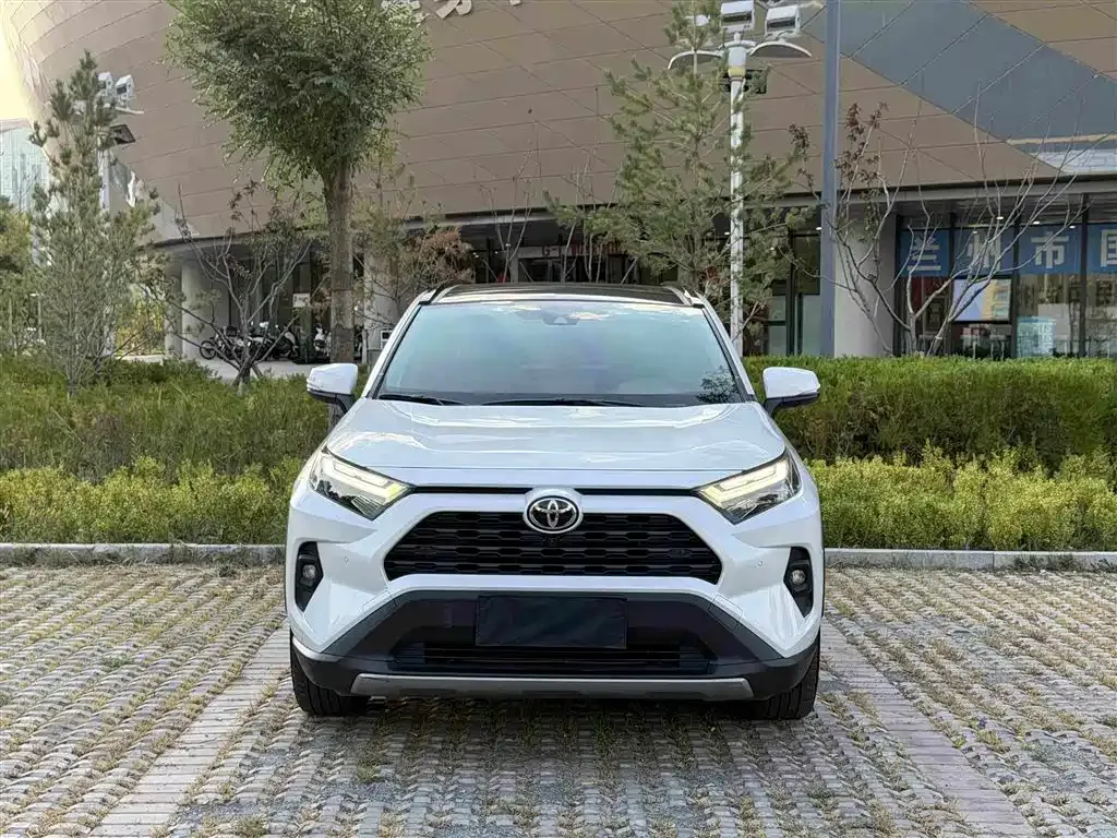 Toyota RAV4 — фото 7