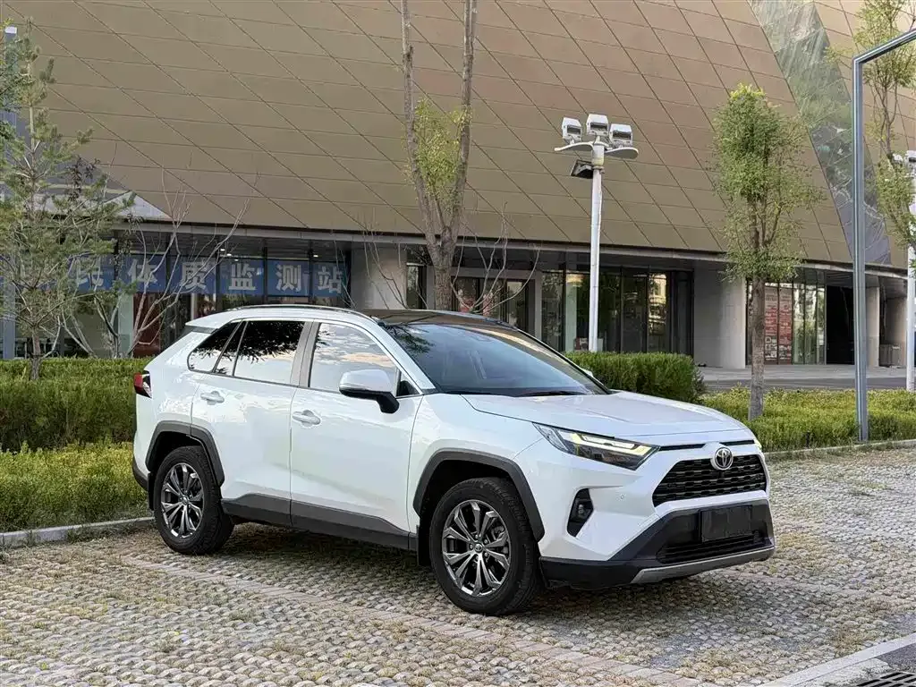 Toyota RAV4 — фото 4