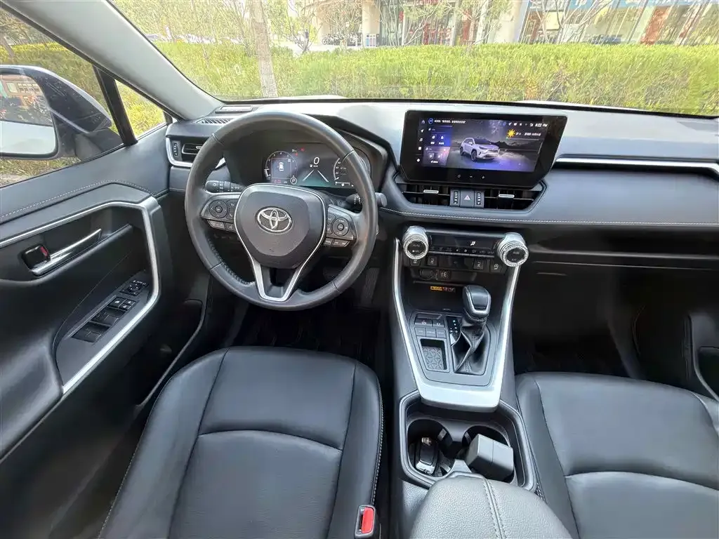 Toyota RAV4 — фото 6