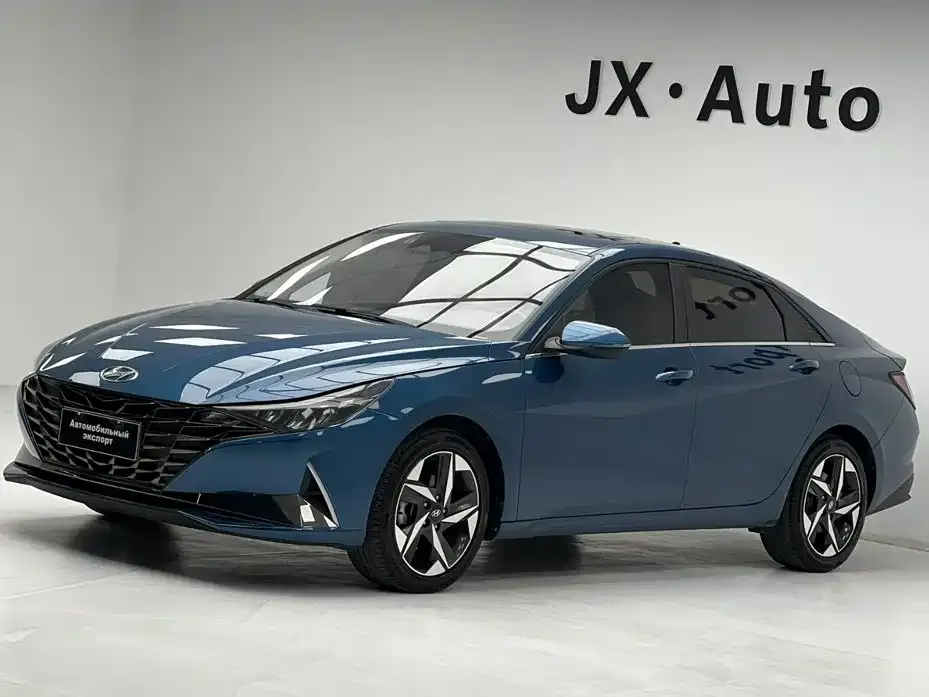 Hyundai Elantra — фото 1