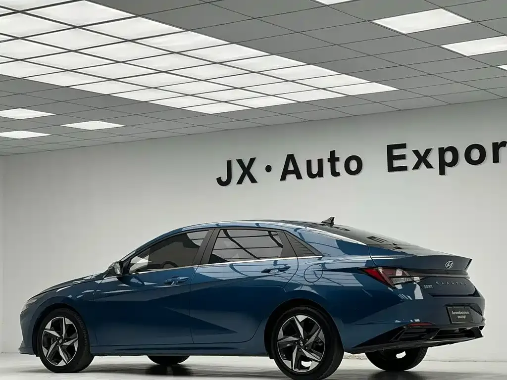 Hyundai Elantra — фото 8