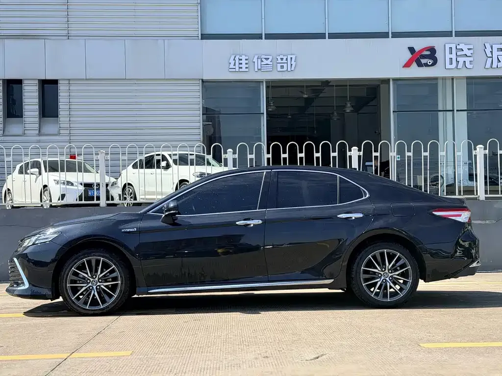 Toyota Camry — фото 7