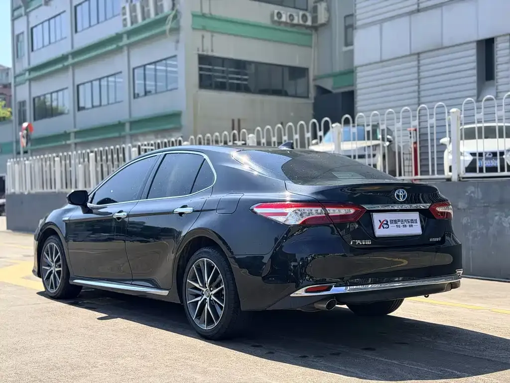 Toyota Camry — фото 10
