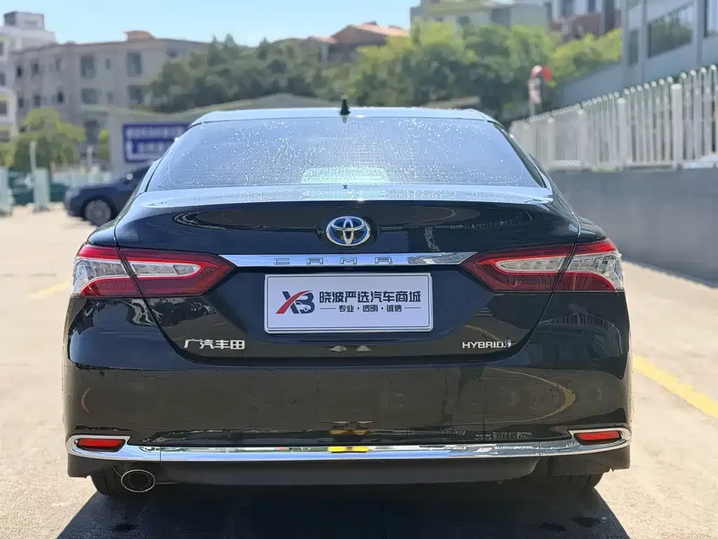 Toyota Camry — фото 2