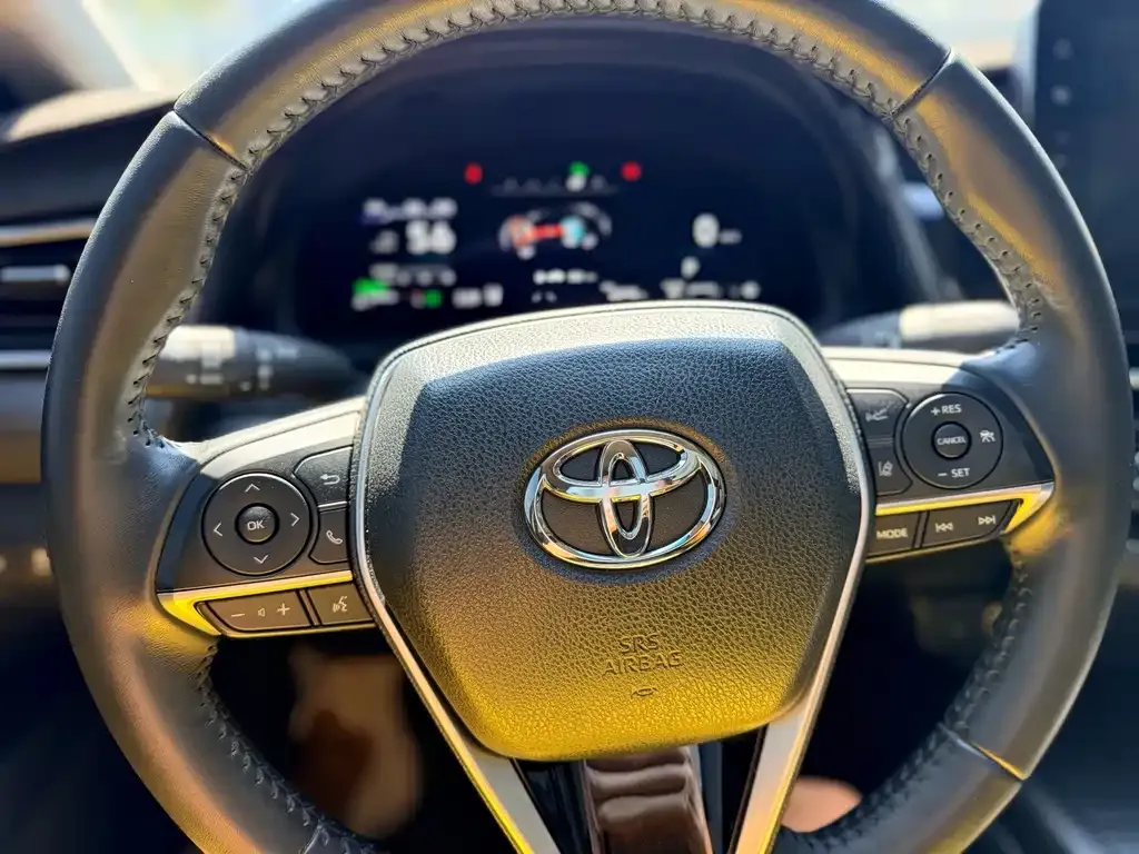 Toyota Camry — фото 6