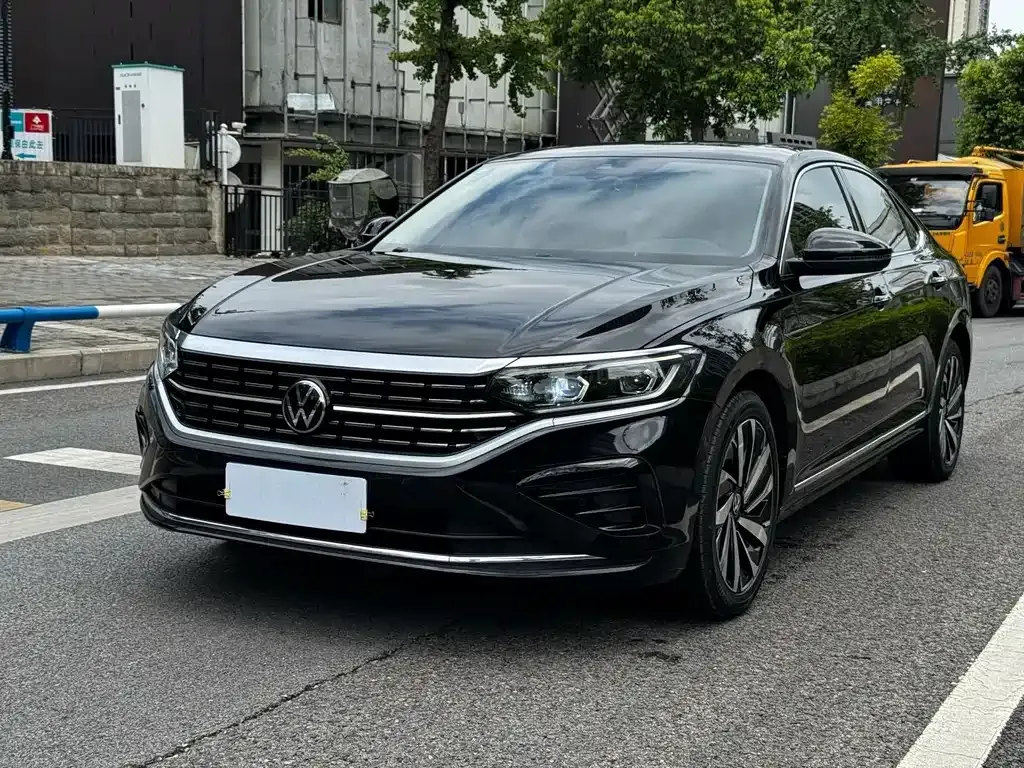Volkswagen Passat — фото 1