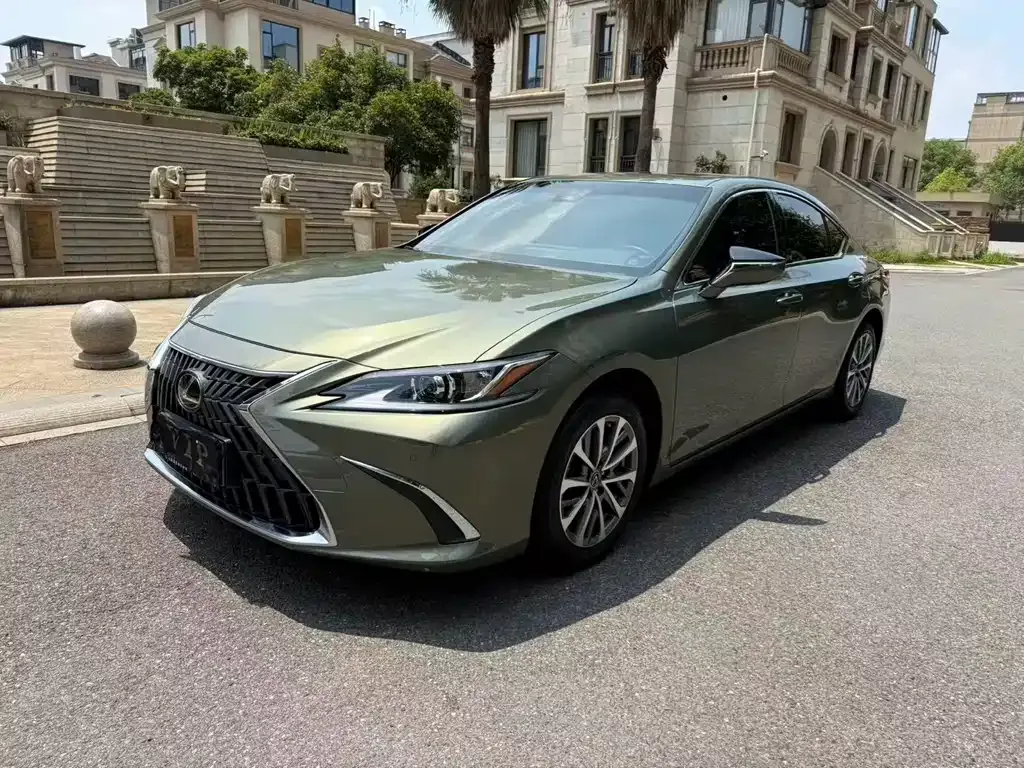 Lexus ES — фото 1