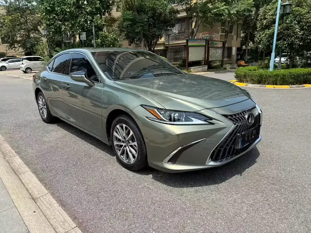 Lexus ES — фото 9