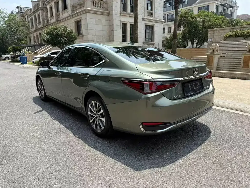 Lexus ES — фото 7