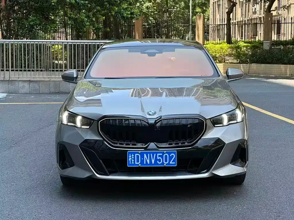 BMW 5 Series — фото 4